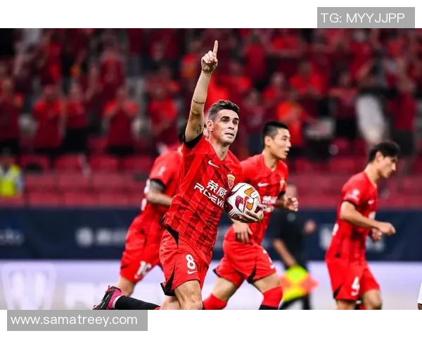 山东泰山迎战上海海港戴伟浚全力争胜展现球队实力与风采 山东泰山迎战上海海港戴伟浚全力争胜展现球队实力与风采